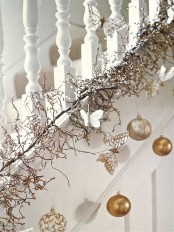 simple yet stylish christmas staircase decor