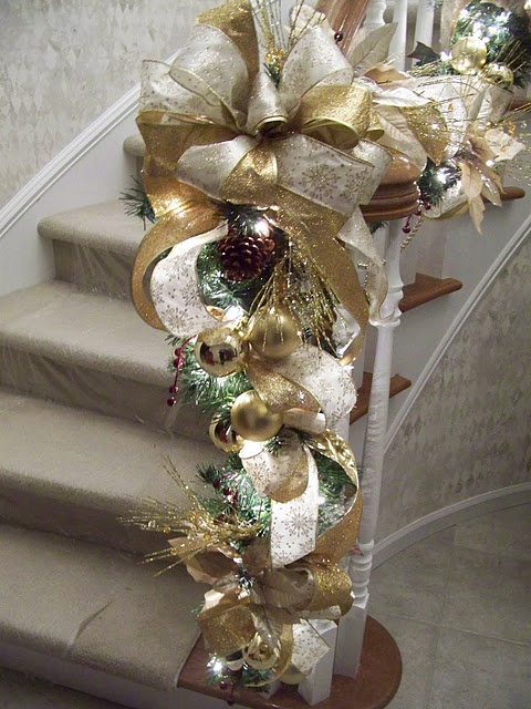 44 Refined Gold And White Christmas Décor Ideas - DigsDigs