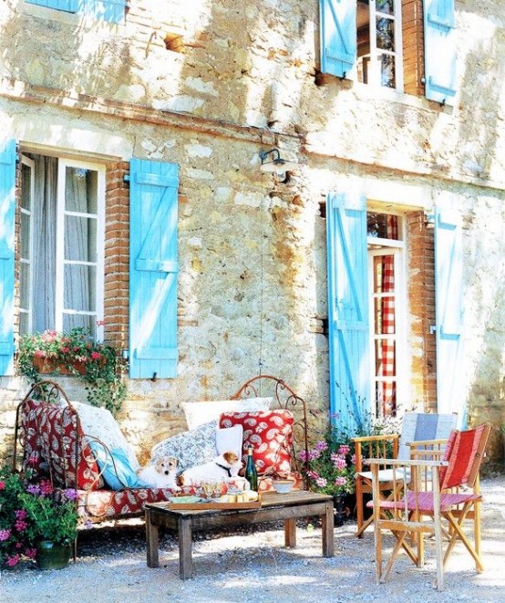 34 Refined Provence-Inspired Terrace Décor Ideas - DigsDigs