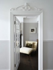 a doorway decorated with exquisite molding is a very chic solution for any kind of space, it looks beautiful
