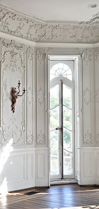 white walls and a ceiling with super refined and chic molding everywhere is a fab solution to rock in your space, it will give a refined French feel to it