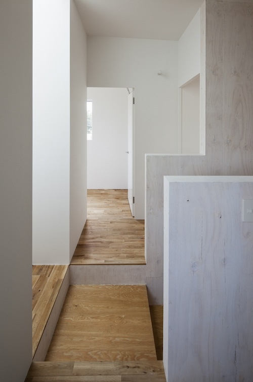 whitewashed wooden walls in the space make it warmer, cozier and more welcoming, though the space looks very minimal