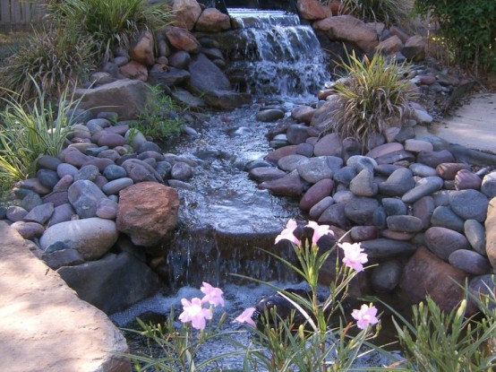 That's how you can imitate a mountain river in your garden.