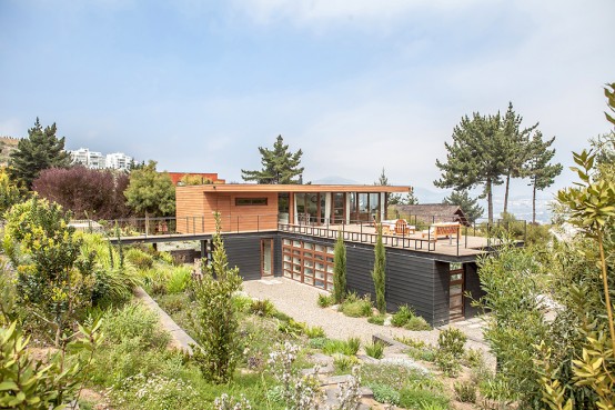 Relaxing Tanovatti Retreat With Bright Interiors