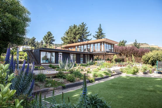 Relaxing Tanovatti Retreat With Bright Interiors