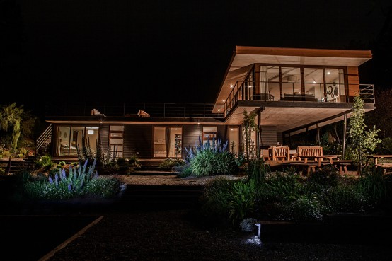 Relaxing Tanovatti Retreat With Bright Interiors
