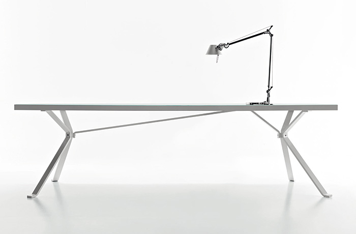 Revo Minimalist White Desk by Manebra DigsDigs