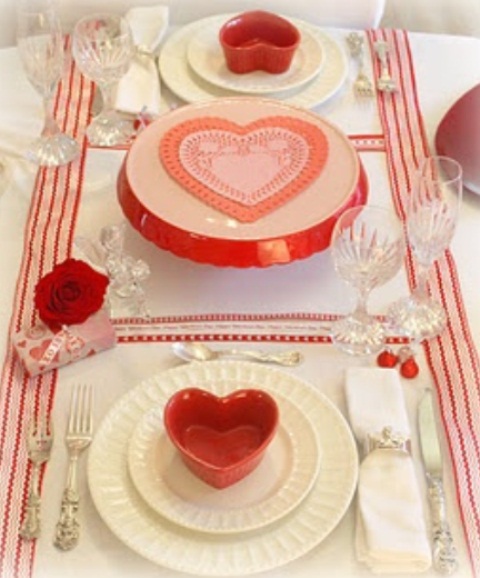 25 Romantic Table Décor Variants For The Best Valentine's Day - DigsDigs