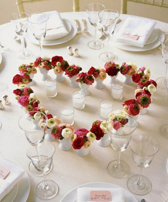 Valentine's day dinner table setting with roses and balloons  Valentine  table decorations, Romantic dinner setting, Romantic dinner decoration