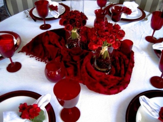 30 Romantic Valentine's Day Table Decor Ideas - Hike n Dip