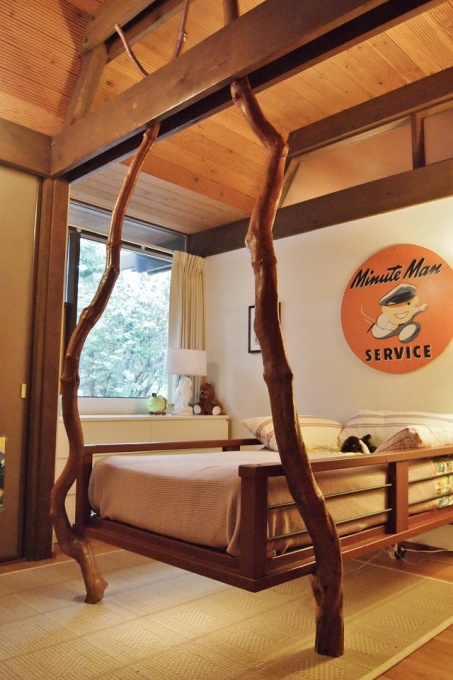 An indoor tree bed is kinda unique so it's perfect for a teenager's room.