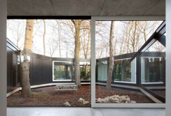 Round Concrete And Wood House To Merge With Nature