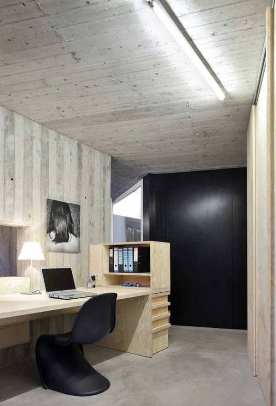 Round Concrete And Wood House To Merge With Nature