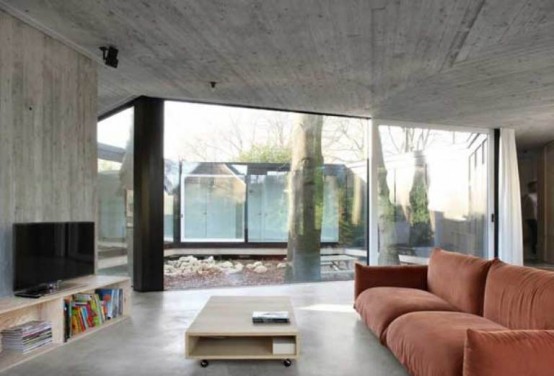 Round Concrete And Wood House To Merge With Nature