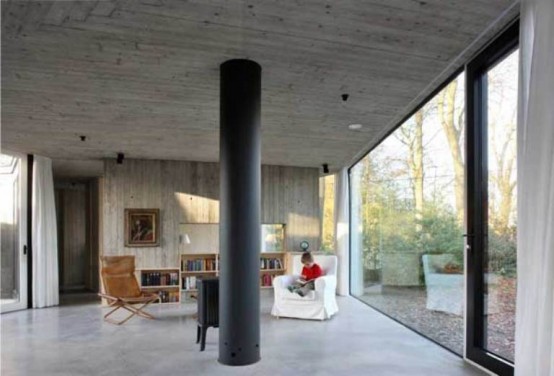 Round Concrete And Wood House To Merge With Nature