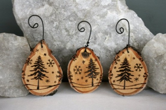 wood slice Christmas ornaments with wood burnt decor is a cozy rustic idea for any Christmas