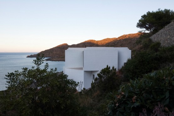 Seafront Sunflower House With Geometric Design