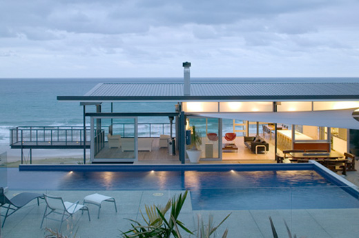 Single Storey T-Shaped Beach House Design – Okitu House by Pete Bossley