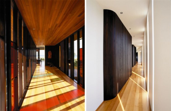 Single-Story Two Wings House with Dark Cedar Cladding on Hot Water Beach