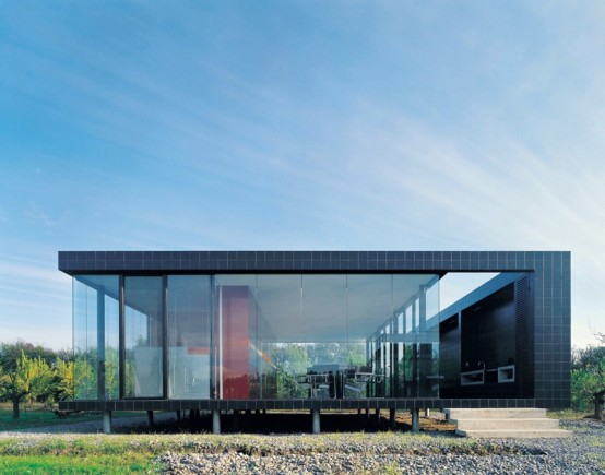 Small Guest and Games House Design That Needs Minimum Maintenance