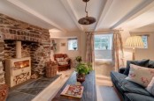 Small Sweetpea Stone Cottage In Country Chic Style