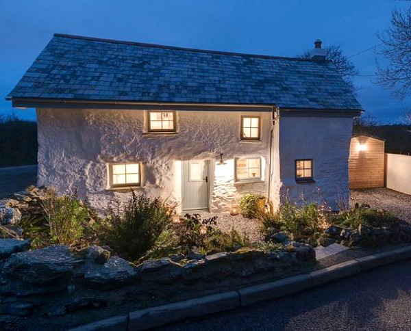 Small Sweetpea Stone Cottage In Country Chic Style
