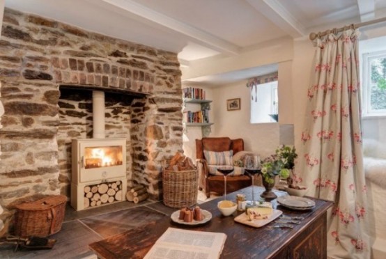 Small Sweetpea Stone Cottage In Country Chic Style