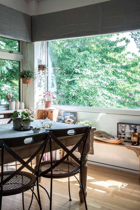Small Vintage Inspired Apartment With Lots Of Cute Objects