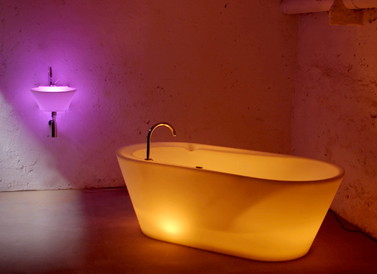 Sopha Light Bathtub And Washbasin