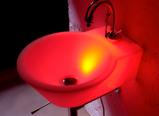 Luminescent Bathtubs and Washbasins – Light from Sopha Industries