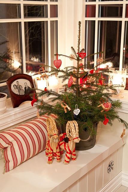 44 Space-Saving Christmas Trees For Small Spaces