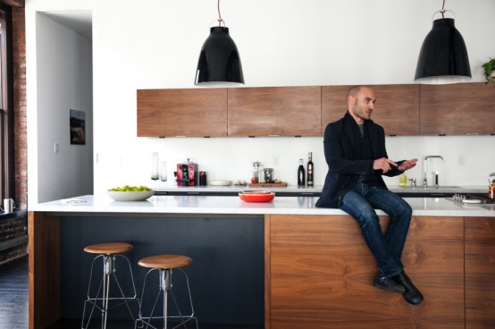 Spacious Designer Loft With Industrial Tocuhes And Workds Of Art
