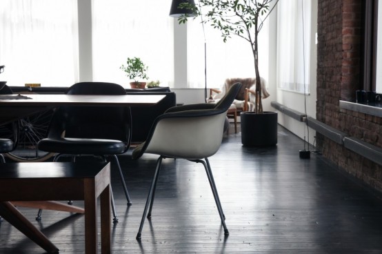 Spacious Designer Loft With Industrial Tocuhes And Workds Of Art
