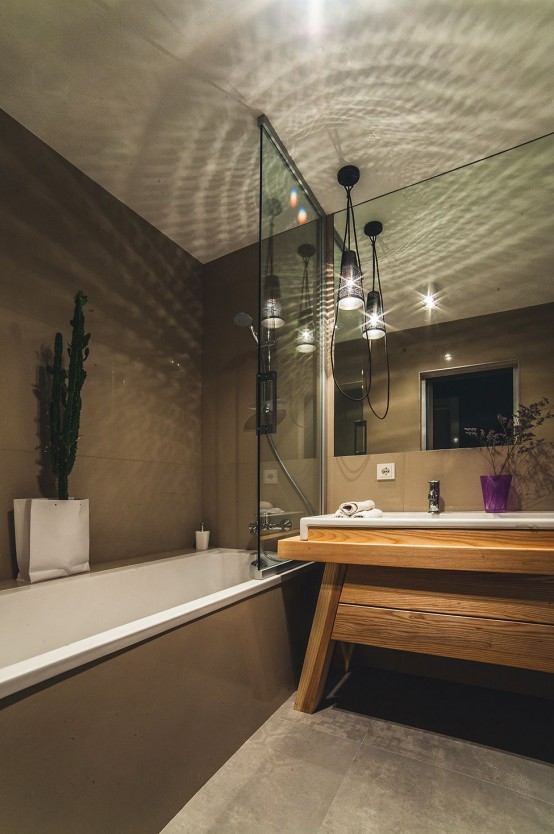 Spacious Kiev Apartment Decorated With An Artistic Twist