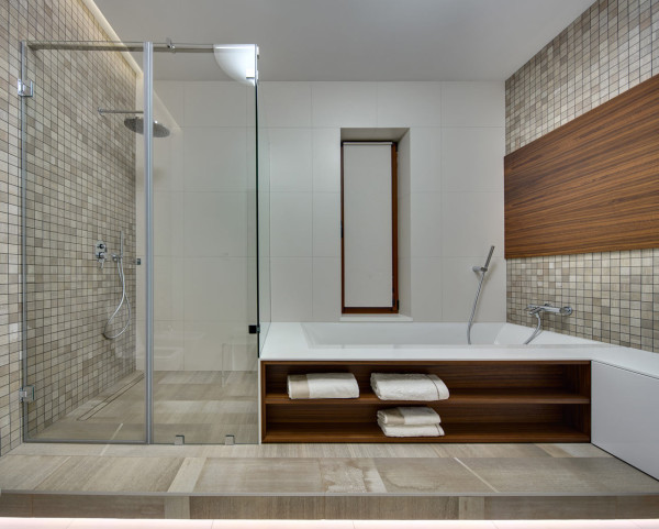 Spacious Modern Home With A Natural Feel