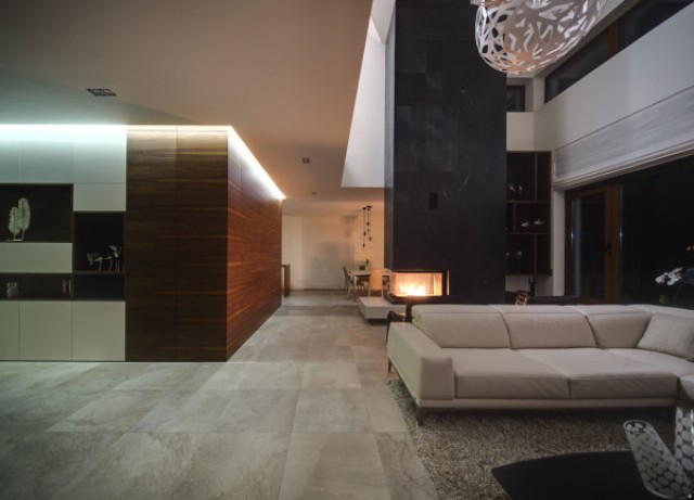 Spacious Modern Home With A Natural Feel