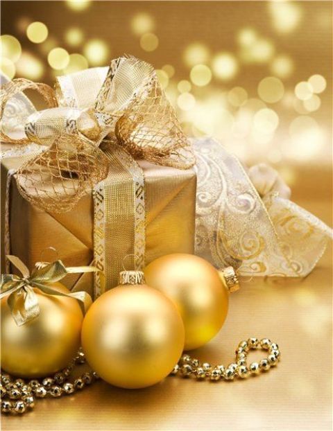 31 Sparkling Gold Christmas Décor Ideas - DigsDigs