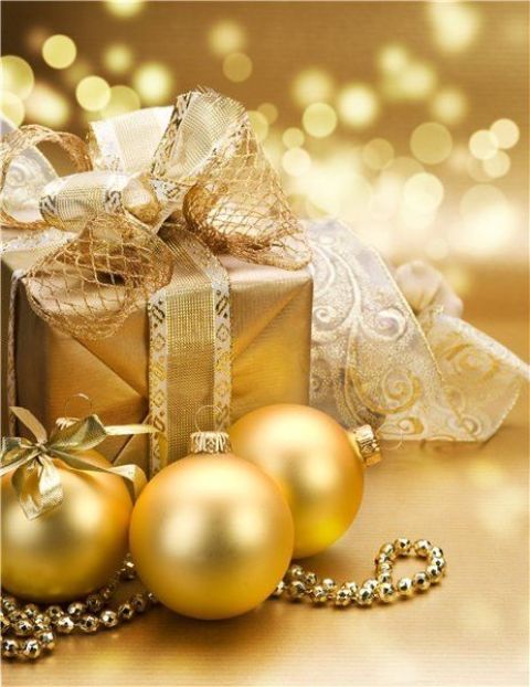 31 Sparkling Gold Christmas Décor Ideas - DigsDigs 31 Sparkling Gold Christmas Décor Ideas - DigsDigs
