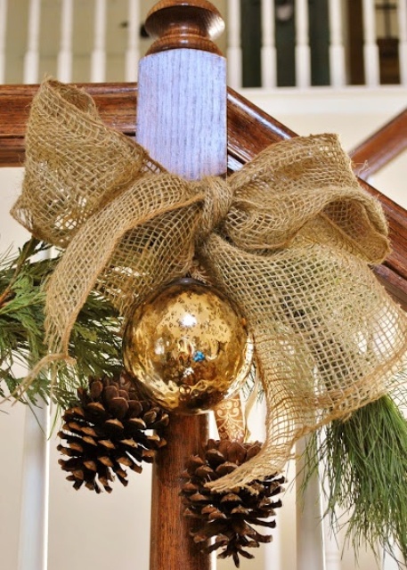 31 Sparkling Gold Christmas Décor Ideas  DigsDigs