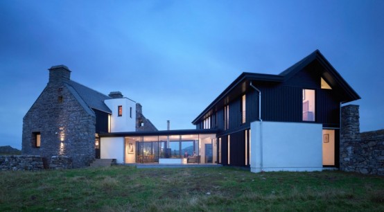 Sprawling Home That Integrates 18th-Century Ruins