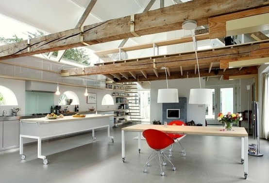 Stylish And Simple Family Residence Of An Old Barn