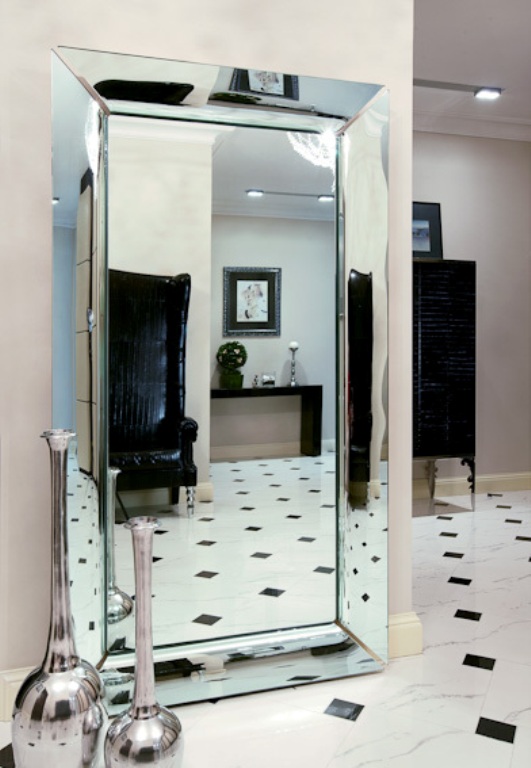 Stylish Art Deco Apartment For The Just Married