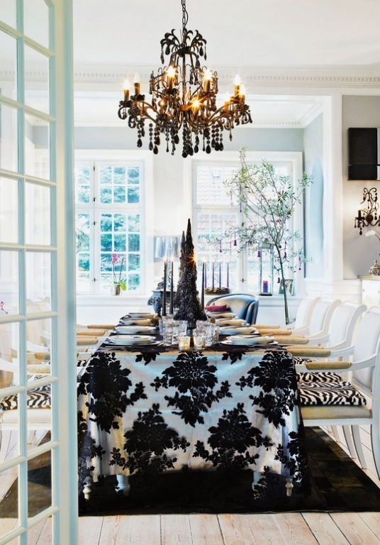 10 Stylish Black And White Christmas D cor Ideas DigsDigs