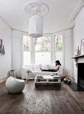 Stylish Blck And White Home With Vintage And Natural Touches