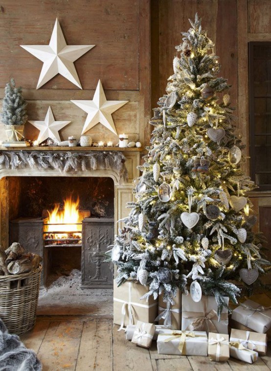 23 Timeless Gold Christmas Decor Ideas - DigsDigs