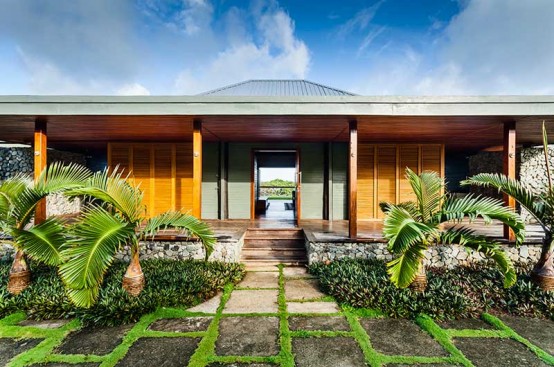 Stylish Fiji Retreat With Lots Of Natural Wood