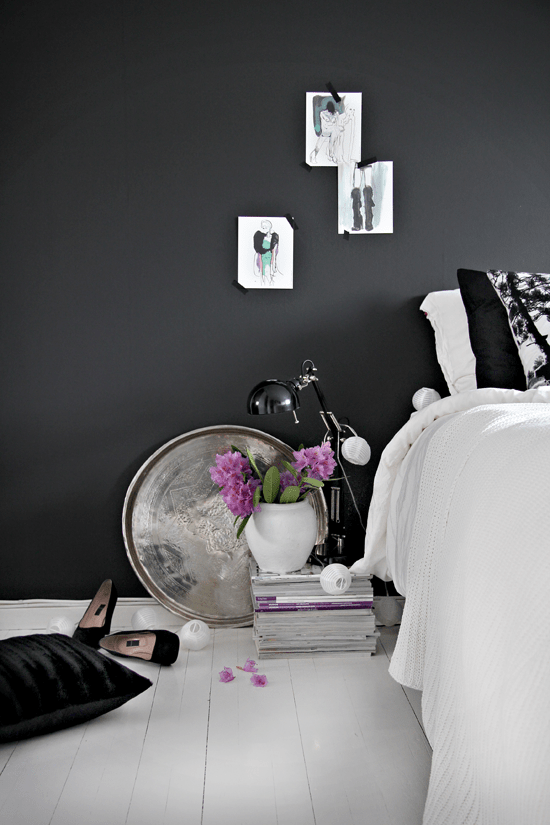 Stylish Girlish Bedroom Design Inspiration With Black Walls