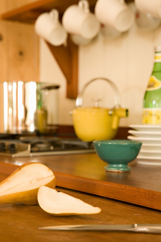 Stylish Kitchen Design In Warm Shades