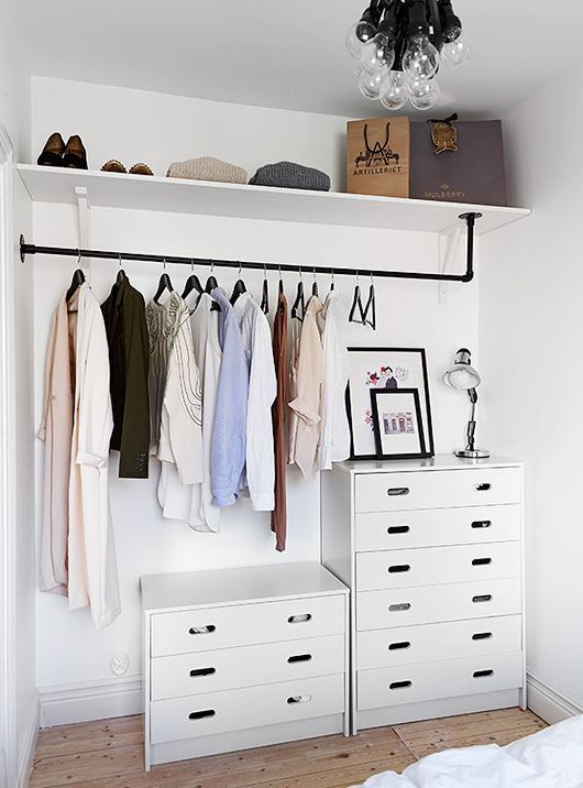 34 Stylish Minimalist Closet Design Ideas - DigsDigs