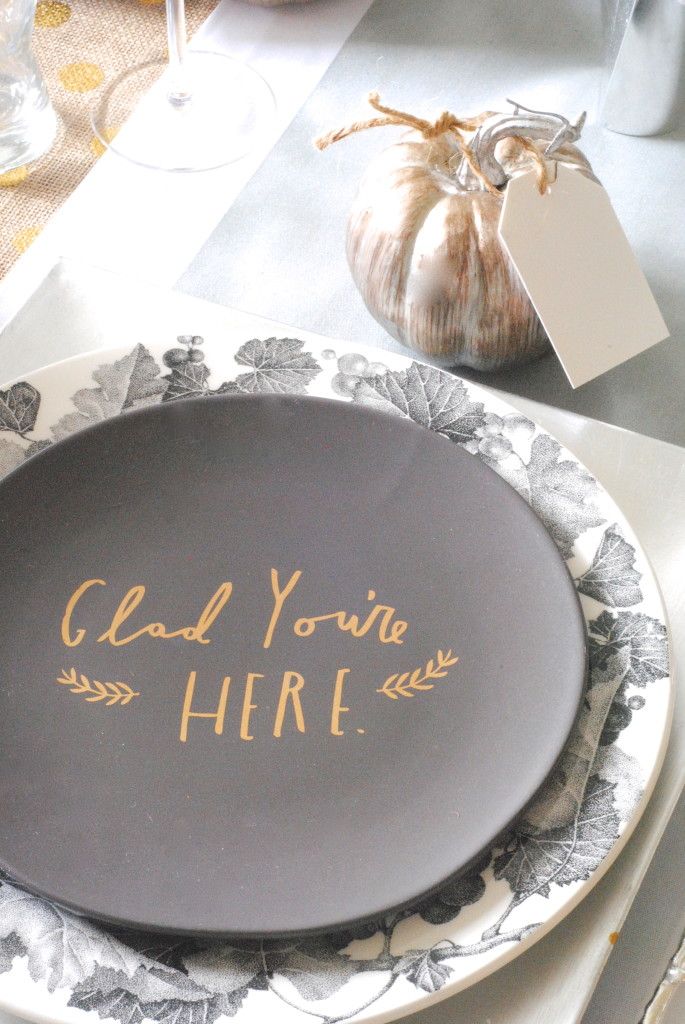 modern Thanksgiving plates, a faux pumpkin with a tag for a simple modern tablescape